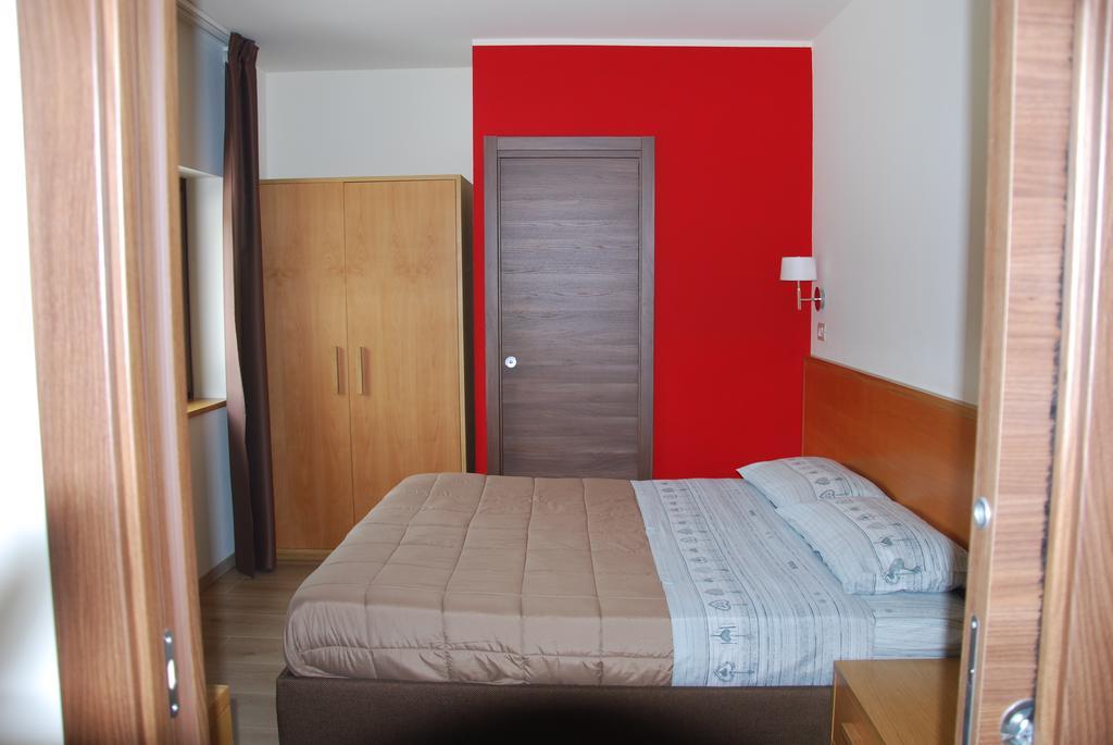 Guest House Caracas Lorica Exterior foto