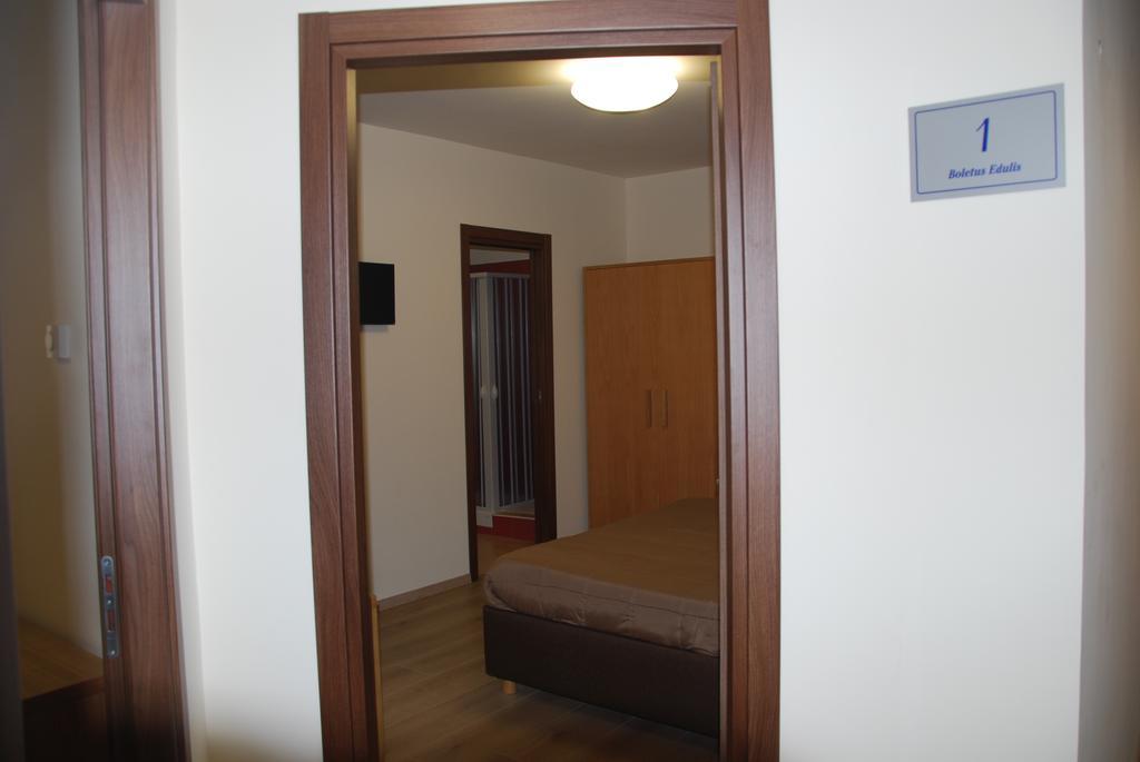 Guest House Caracas Lorica Exterior foto